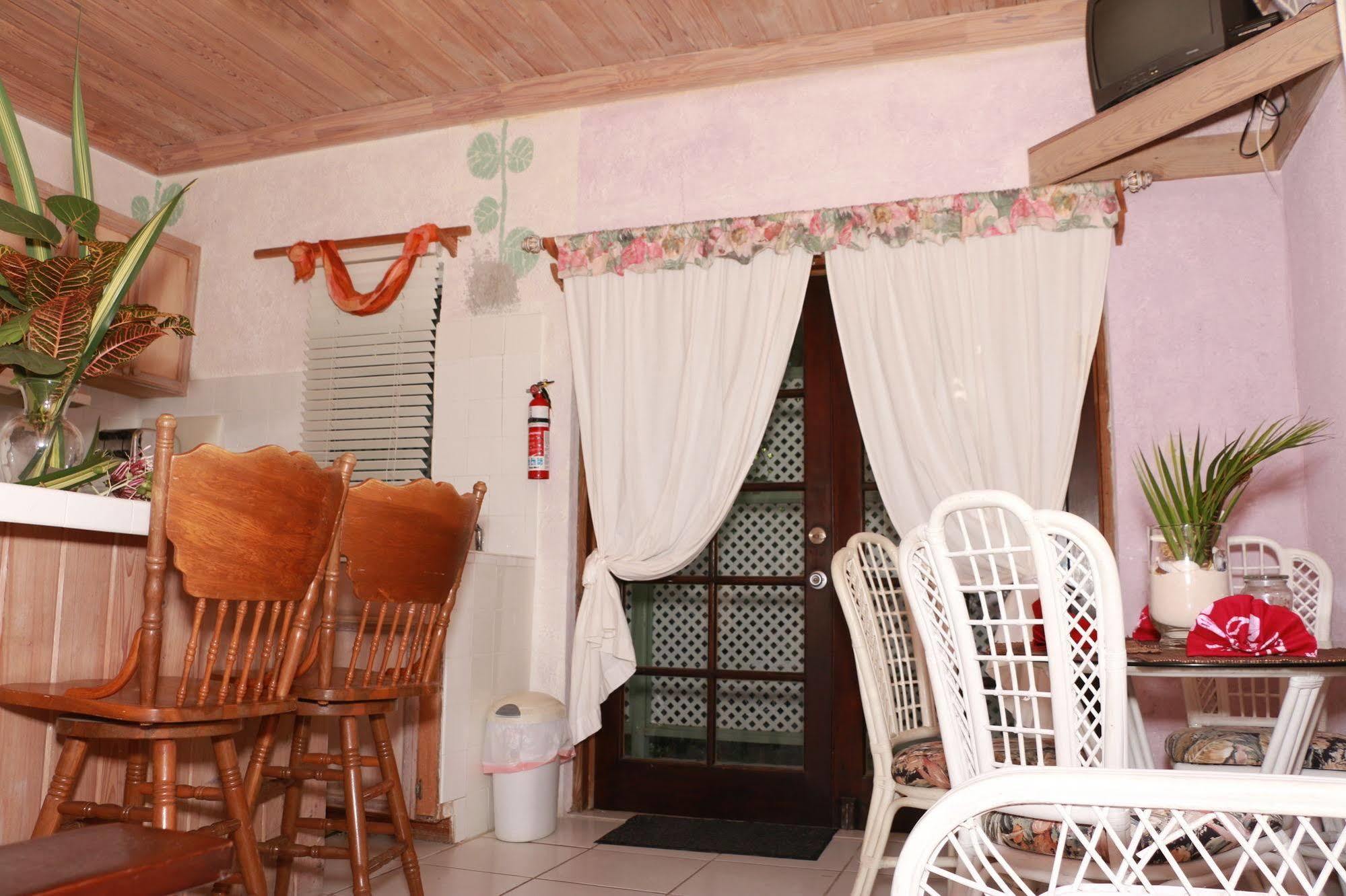 The Sugar Apple Lodging Dunmore Town Εξωτερικό φωτογραφία