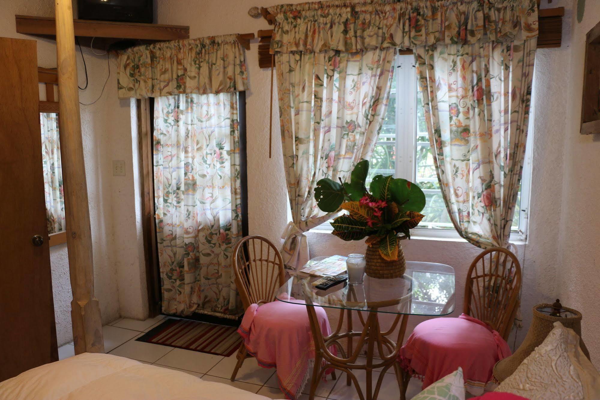 The Sugar Apple Lodging Dunmore Town Εξωτερικό φωτογραφία